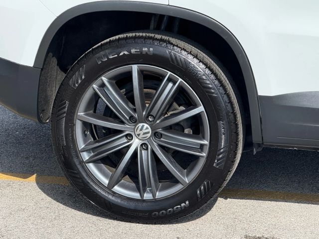 volkswagen tiguan limited 2018 WVGAV7AX3JK003132 image volkswagen tiguan limited 2018 WVGAV7AX3JK003132 image